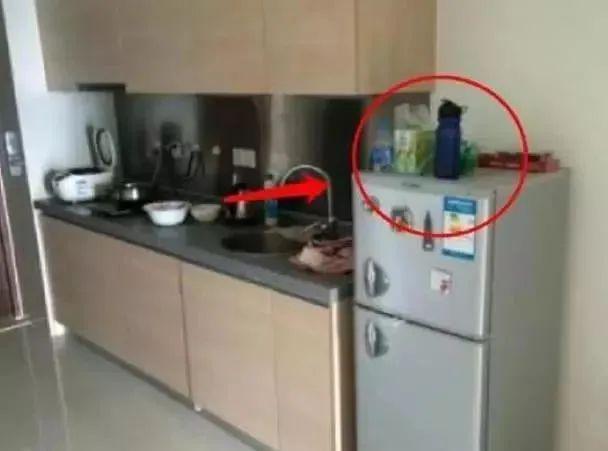 样东西既费电还影响寿命！多亏老电工提醒尊龙凯时app平台冰箱顶上千万别放这3(图4)