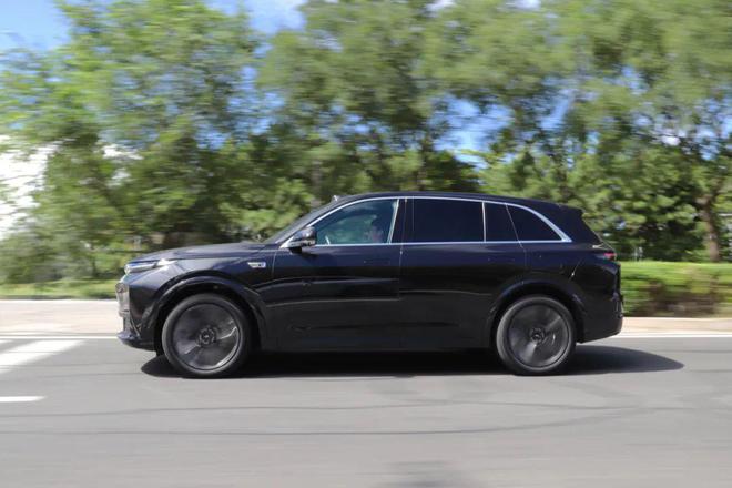 它一半！销量榜稳居前三全系配空气悬架！凯时尊龙最新网站宝马X5同级价格还不到(图4)