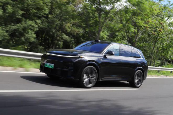 它一半！销量榜稳居前三全系配空气悬架！凯时尊龙最新网站宝马X5同级价格还不到(图7)