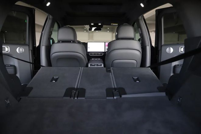 它一半！销量榜稳居前三全系配空气悬架！凯时尊龙最新网站宝马X5同级价格还不到(图8)