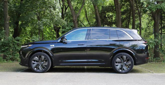 它一半！销量榜稳居前三全系配空气悬架！凯时尊龙最新网站宝马X5同级价格还不到(图13)