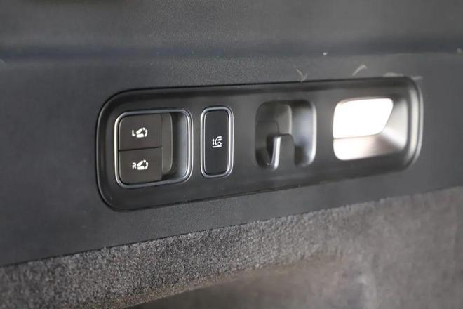 它一半！销量榜稳居前三全系配空气悬架！凯时尊龙最新网站宝马X5同级价格还不到(图15)