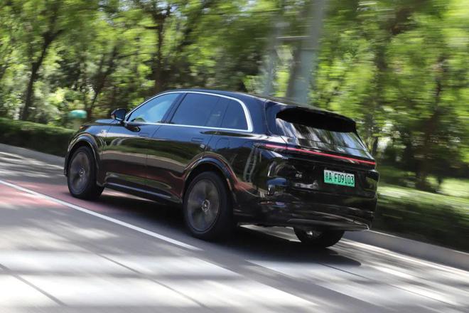 它一半！销量榜稳居前三全系配空气悬架！凯时尊龙最新网站宝马X5同级价格还不到(图14)